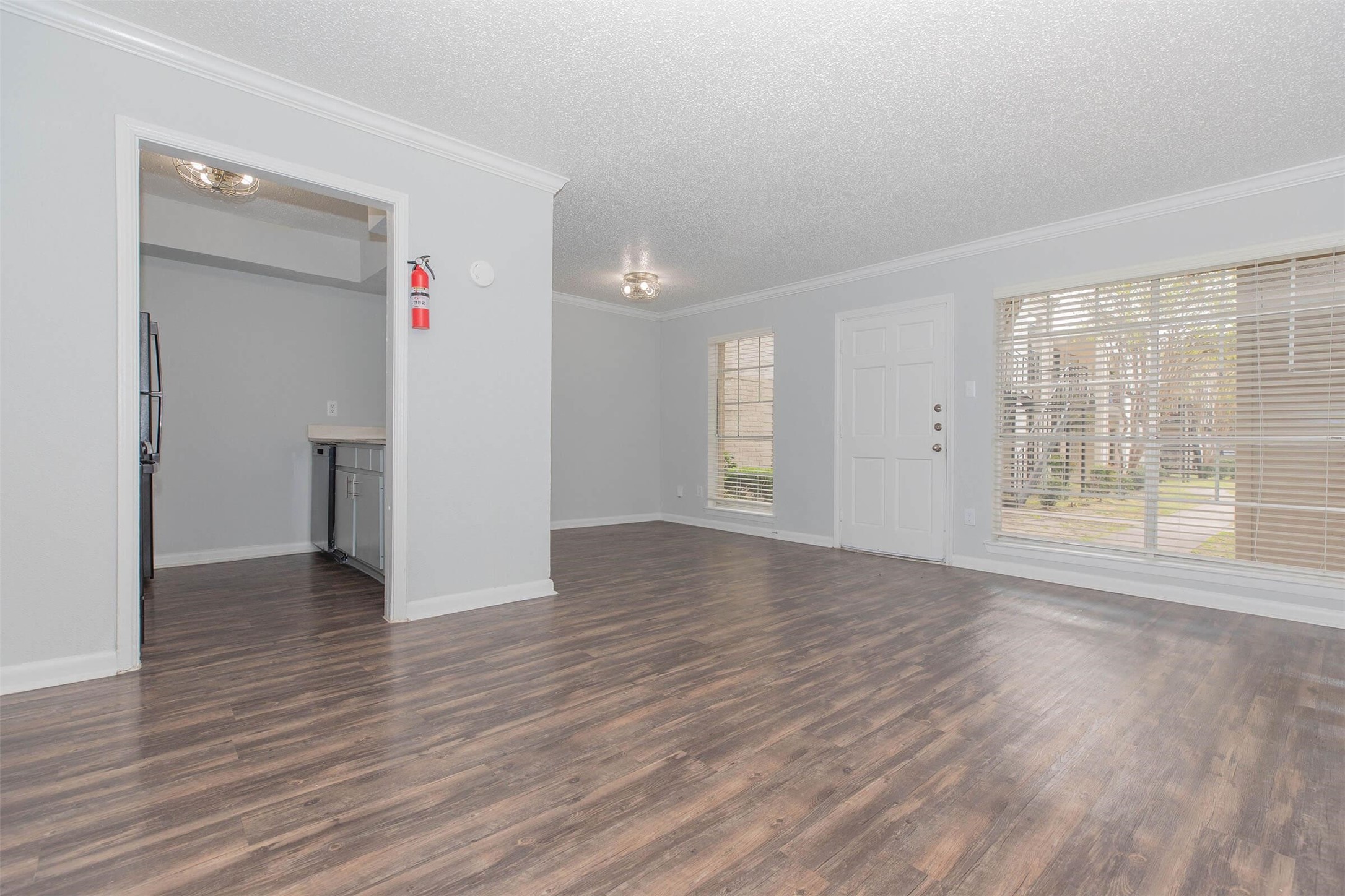 3001 Hillcroft Street, Unit G0608 Houston, TX 77057 - Photo 20 of 50 a view of an empty room with wooden floor and a window