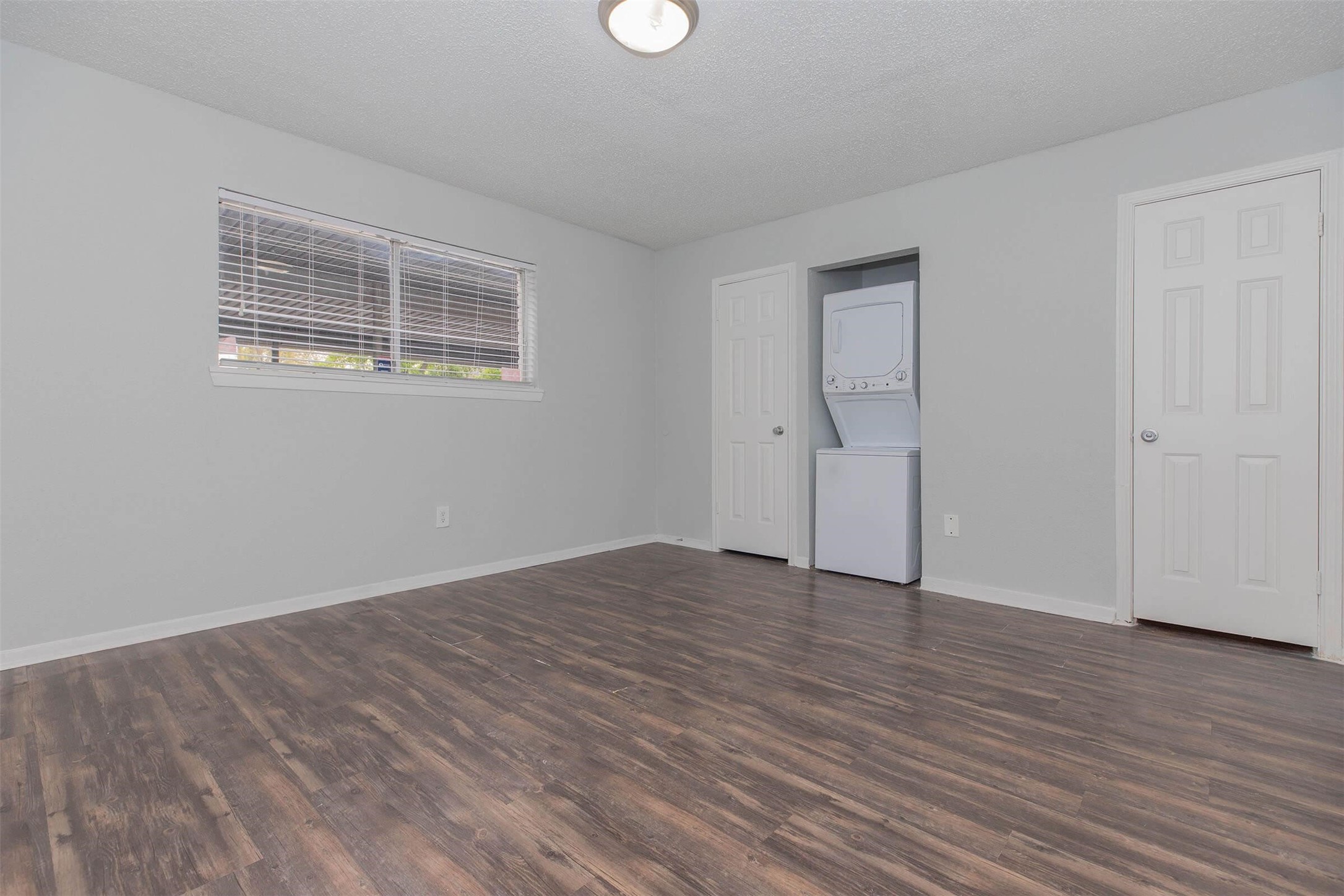 3001 Hillcroft Street, Unit G0608 Houston, TX 77057 - Photo 22 of 50 a view of an empty room with wooden floor and a window