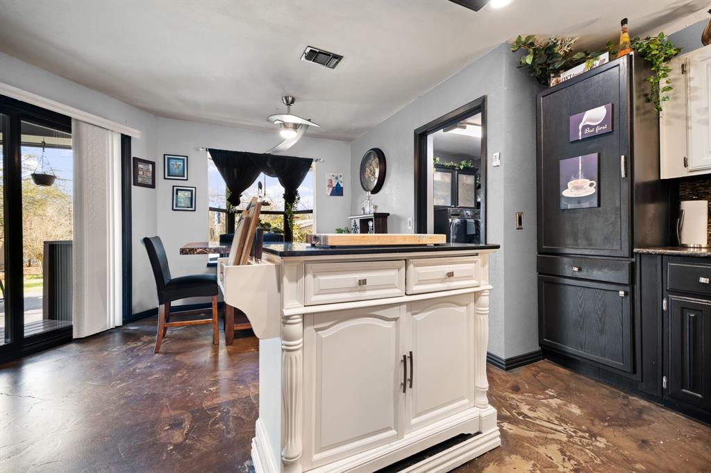 206 County Road Paris, TX 75462 - Photo 15 of 40