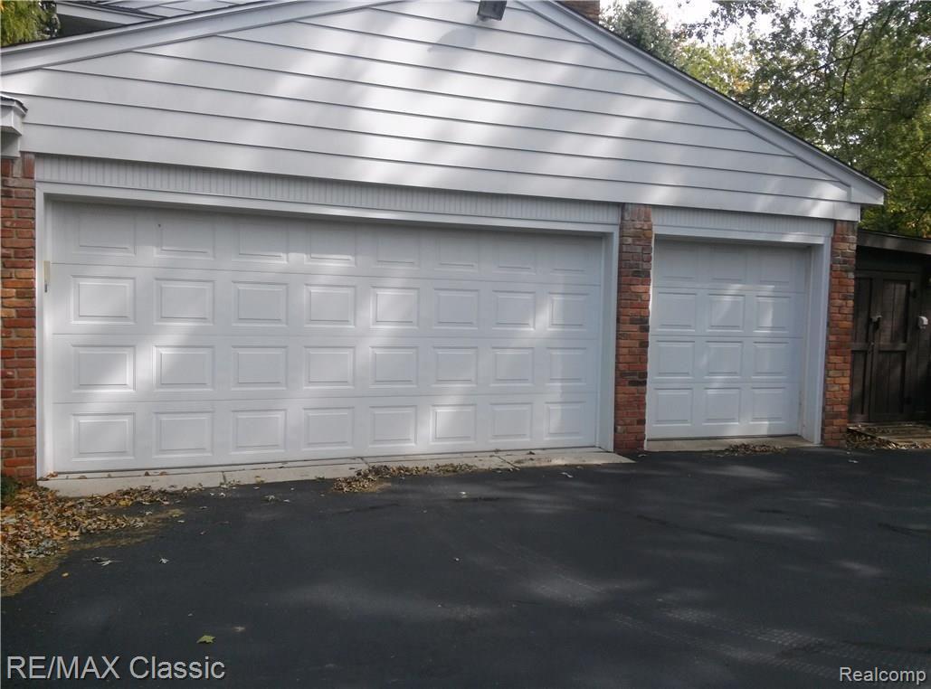 3817 Quarton Road Bloomfield Hills, MI 48302 - Photo 4 of 25 Quarton garage 2.jpg