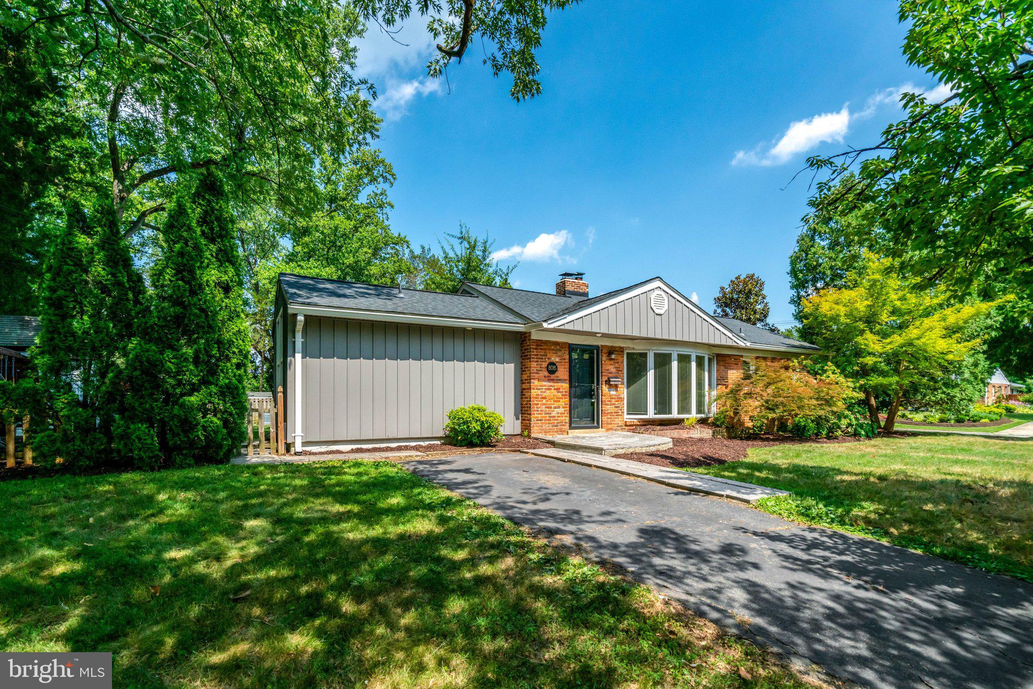 8015 New Market Road Alexandria, VA 22308 - Photo 2 of 41 Driveway