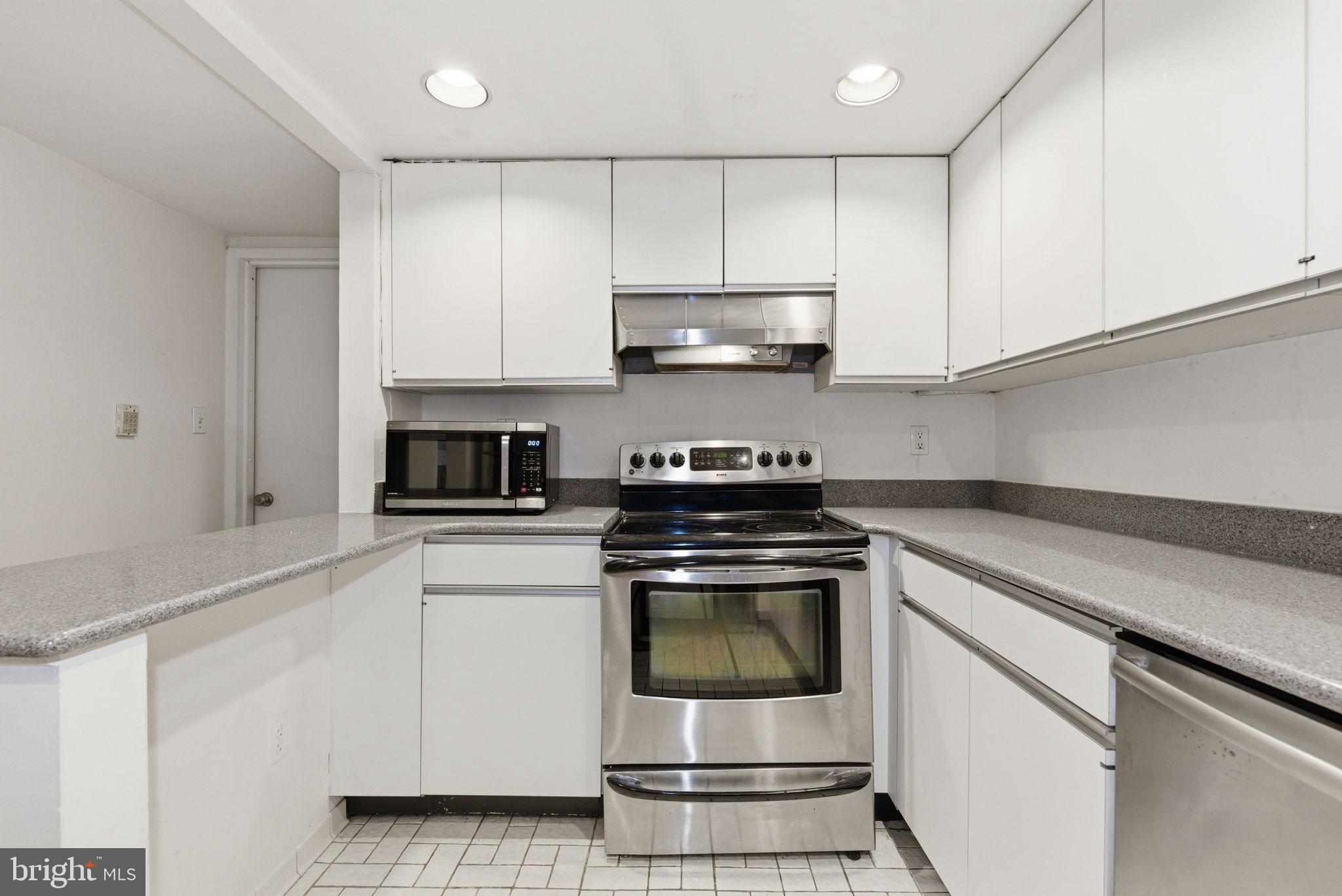 308 East Capitol Street Northeast, Unit 11 Washington, DC 20003 - Photo 6 of 34