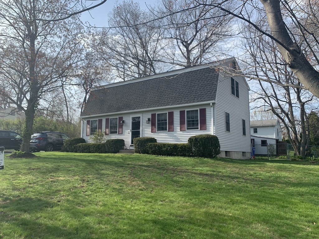 a view of a house with a yard