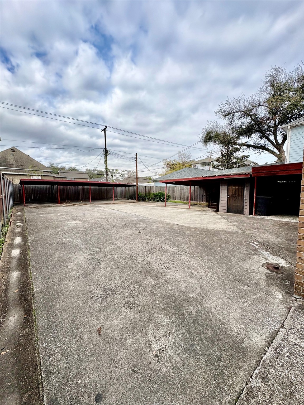 907 Heights Boulevard Houston, TX 77008 - Photo 4 of 10 a view of a terrace