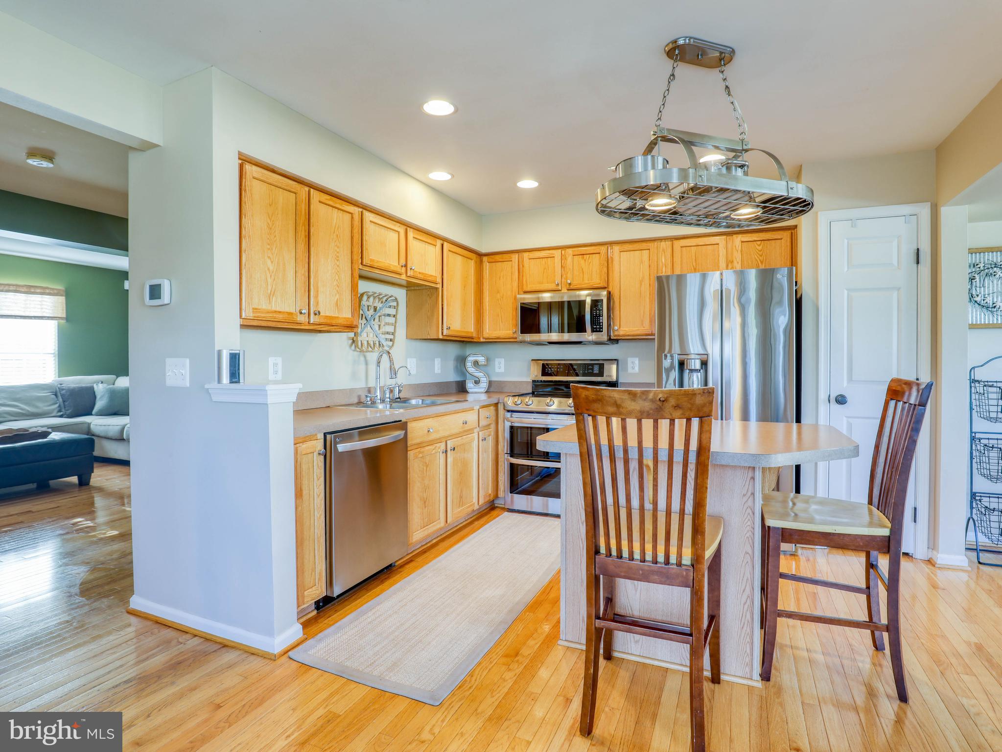 Spacious and move-in-ready end unit townhome!