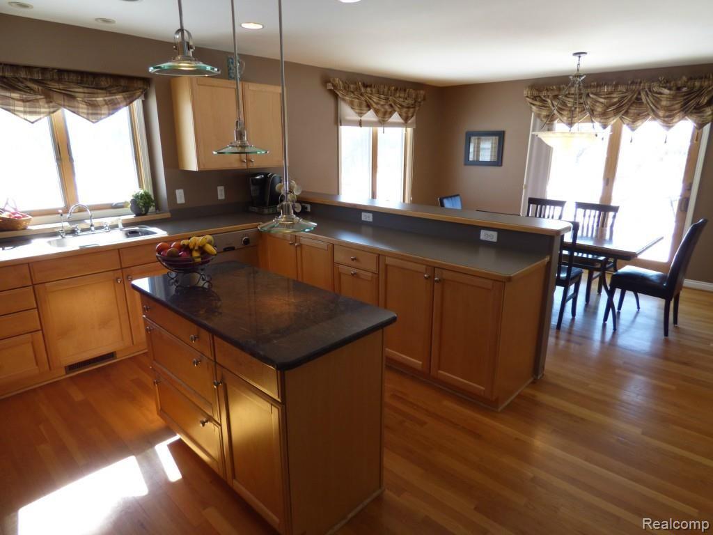 6845 Earhart Road South Lyon, MI 48178 - Photo 13 of 56 P1020609.jpg