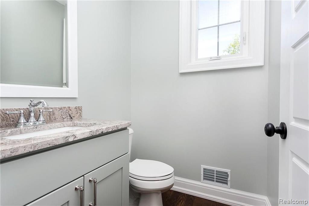 4102 Devon Road Royal Oak, MI 48073 - Photo 7 of 33