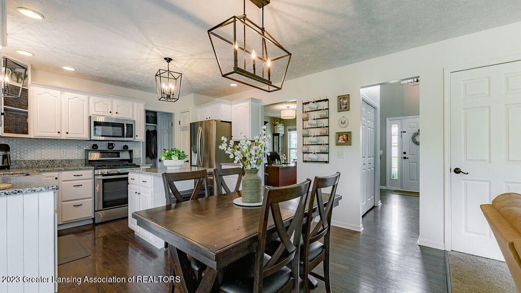 17 Three Oaks Road Okemos, MI 48864 - Photo 10 of 45 17ThreeOaks10