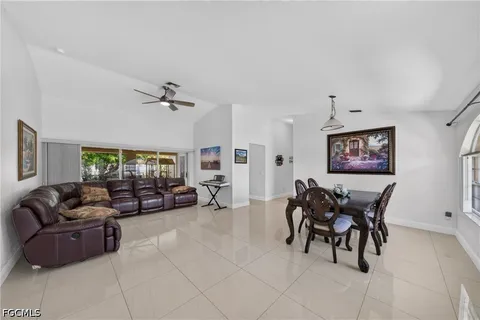 $365,000 | 622 Southeast 10th Avenue, Cape Coral, FL 33990