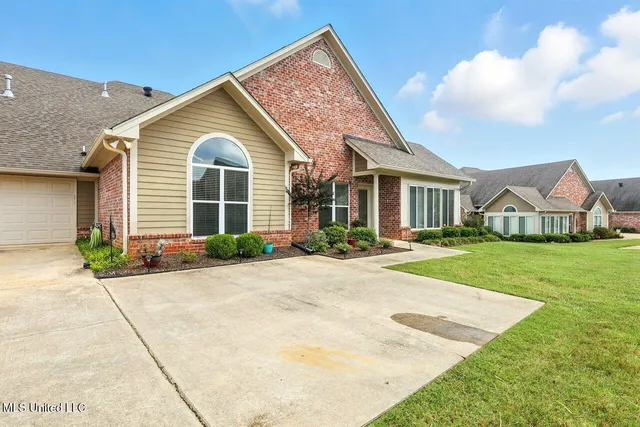 $264,900 | 830 Sweetwater Drive, Pearl, MS 39208