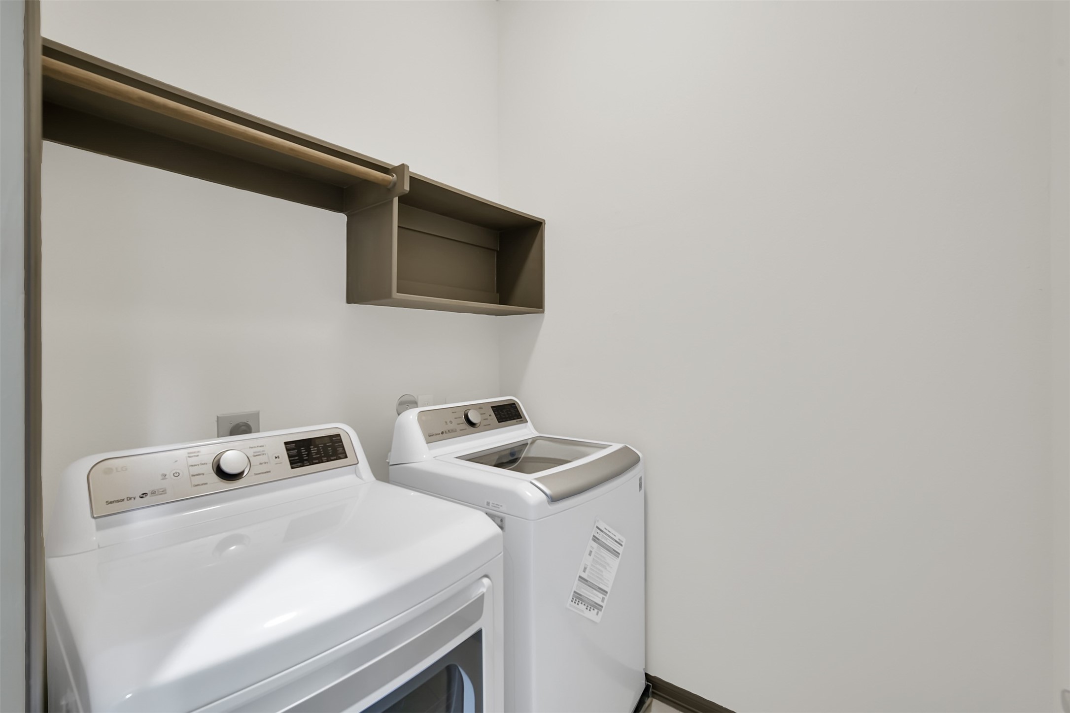 111 Aventura Place Spring, TX 77389 - Photo 32 of 42 a utility room with dryer and washer