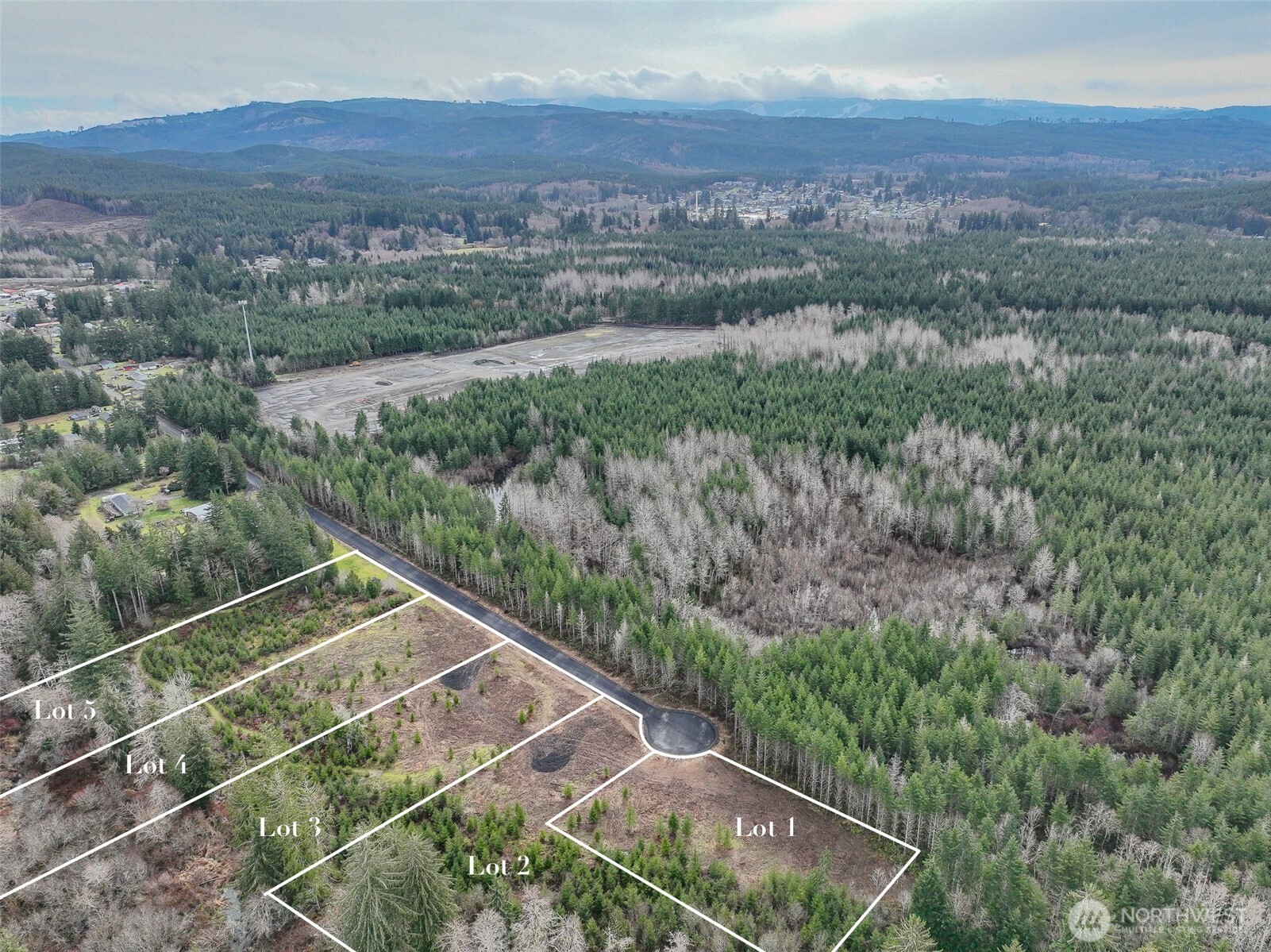 a view of a tennis court