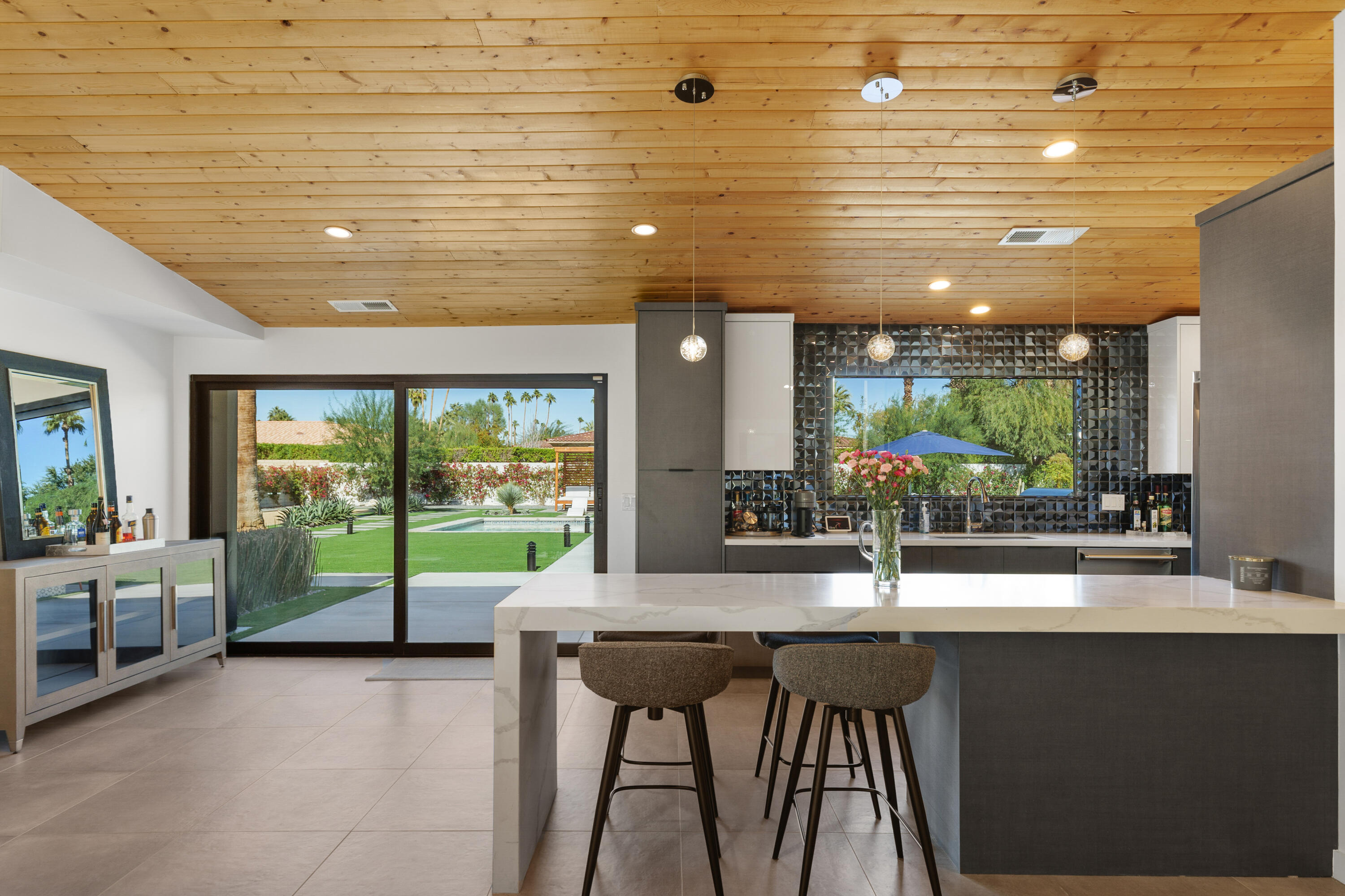 72374 Rancho Road Rancho Mirage, CA 92270 - Photo 16 of 45 14_11604318_174684_174684-EI-114
