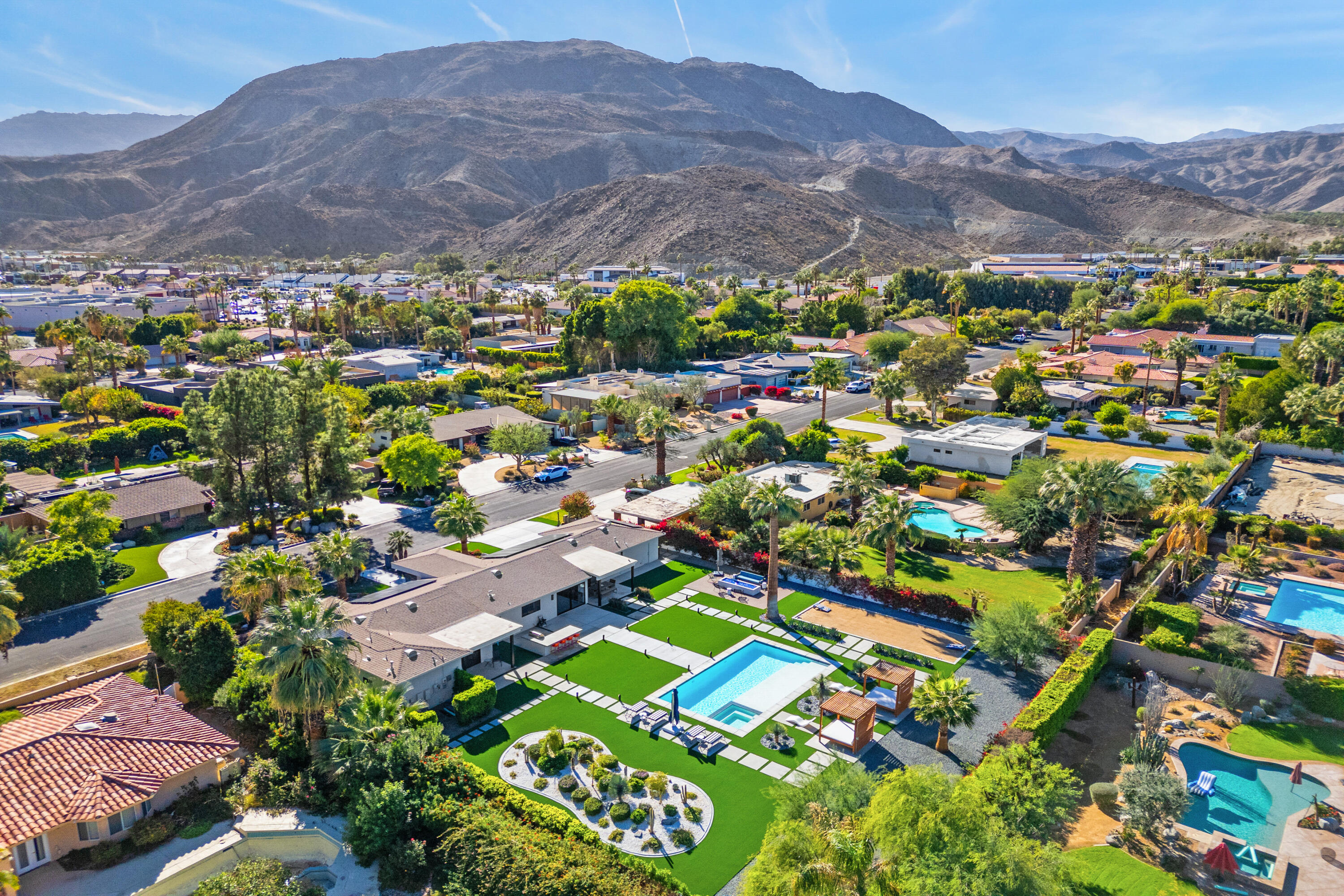 72374 Rancho Road Rancho Mirage, CA 92270 - Photo 2 of 45 46_11604354_174684_174684-EI-146