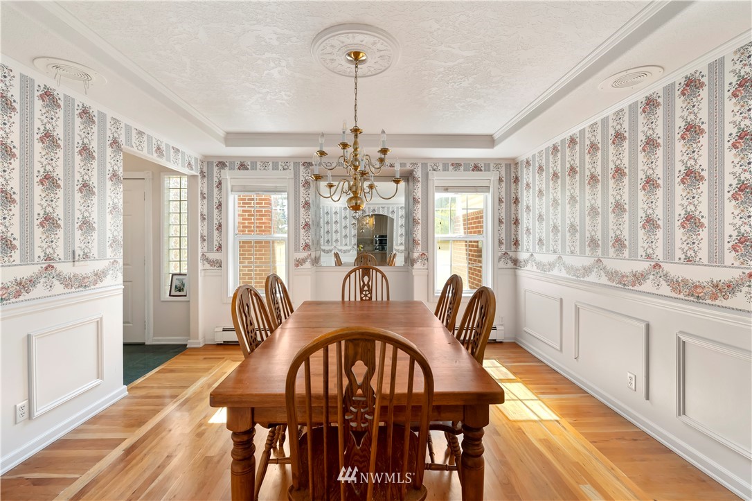 165 Conradi Road Winlock, WA 98596 - Photo 15 of 40 a dining room with furniture a chandelier and wooden floor