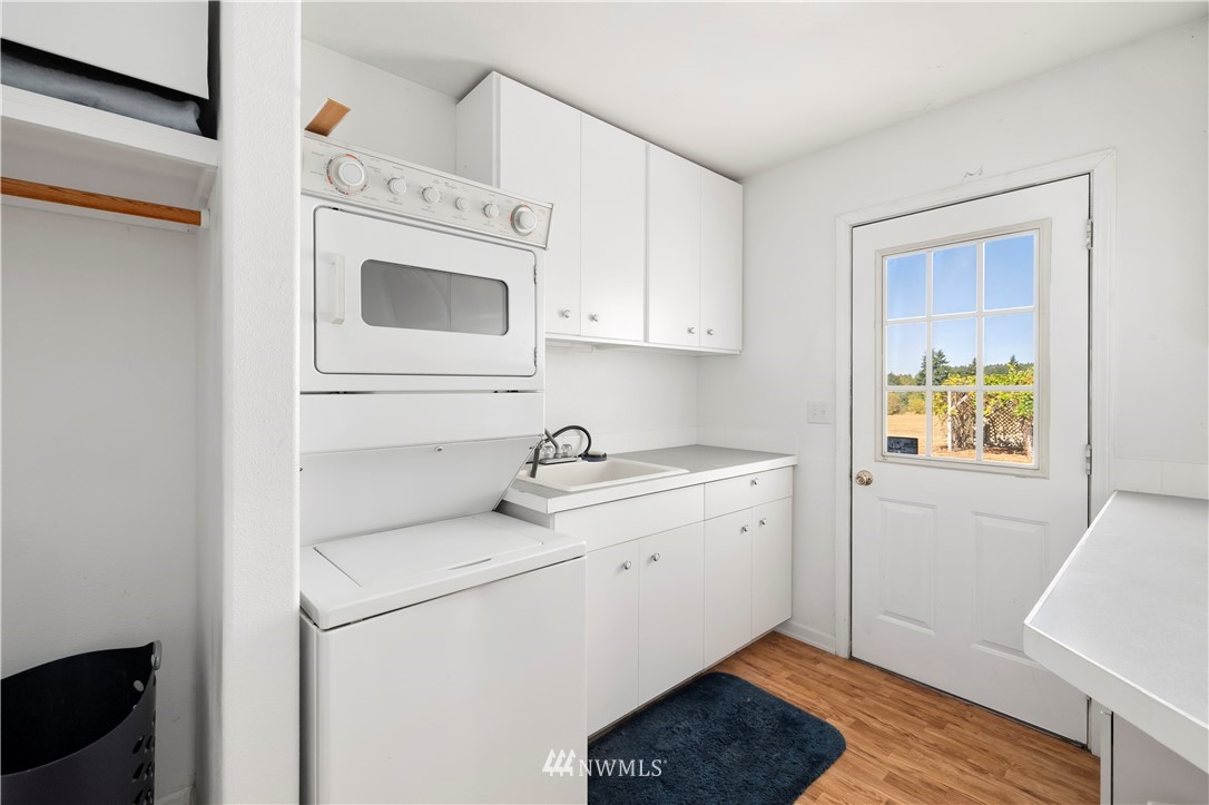 165 Conradi Road Winlock, WA 98596 - Photo 16 of 40 a utility room with sink dryer and washer