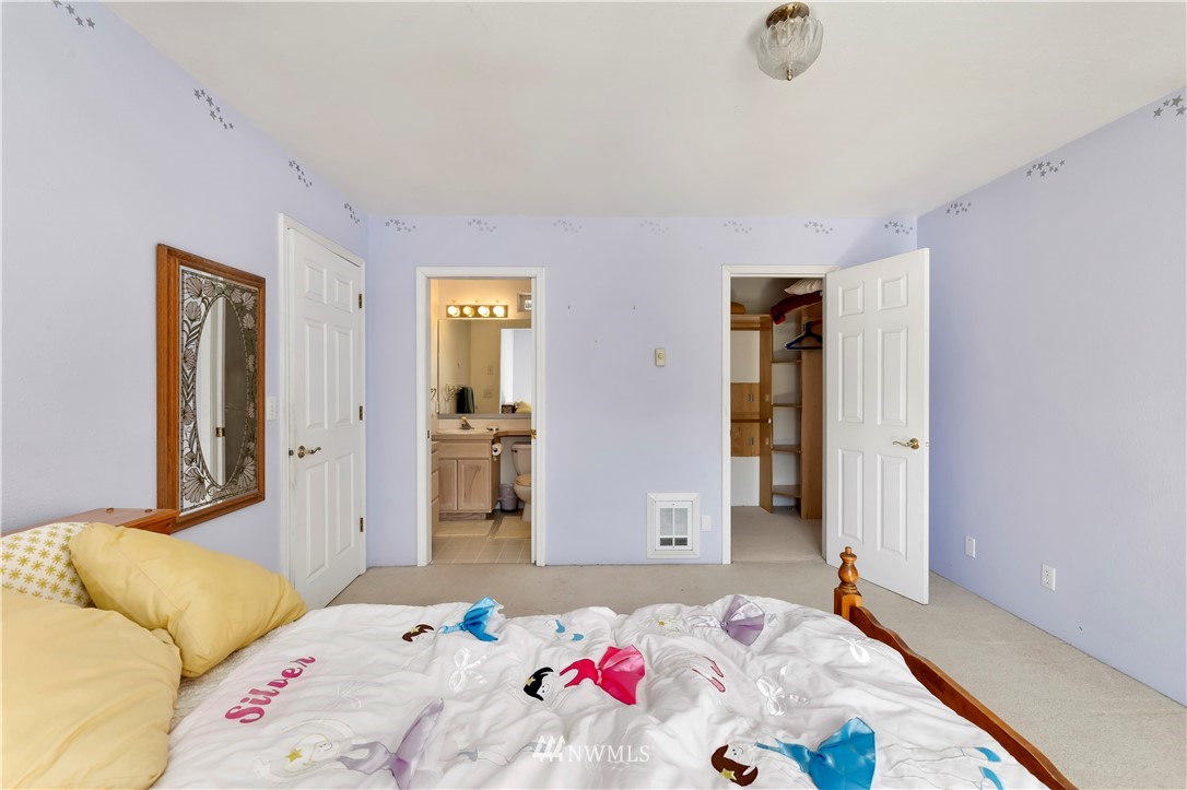 165 Conradi Road Winlock, WA 98596 - Photo 22 of 40 a bedroom with a bed and a dresser
