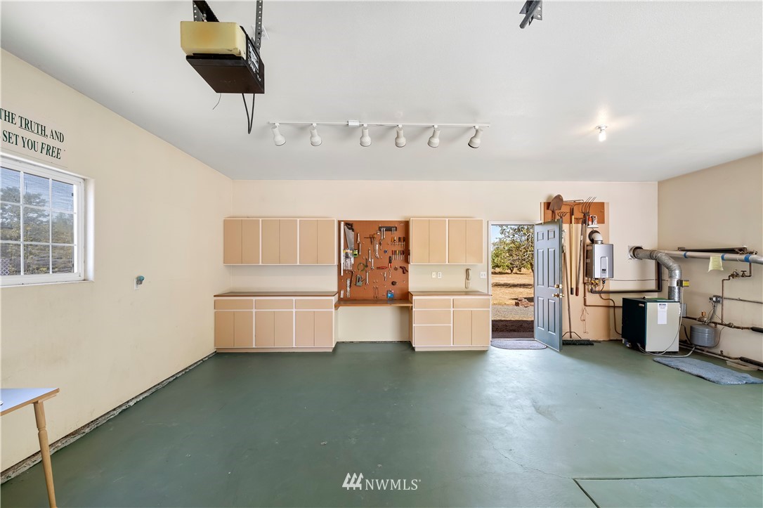 165 Conradi Road Winlock, WA 98596 - Photo 27 of 40 a view of living room with furniture and window