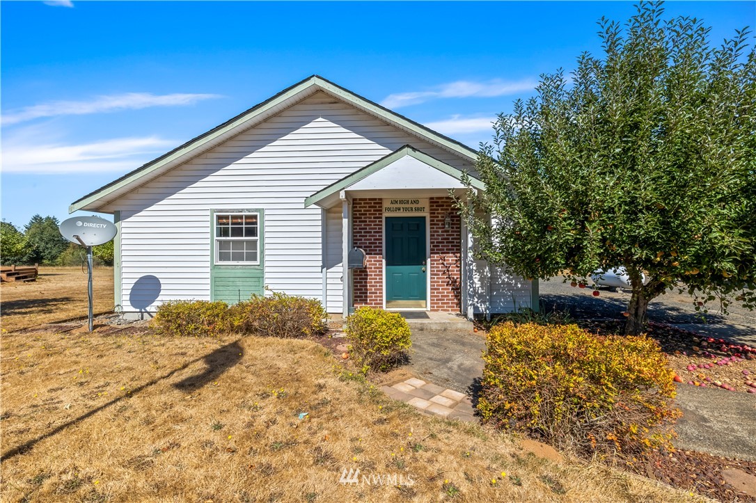 165 Conradi Road Winlock, WA 98596 - Photo 30 of 40 a front view of a house with a yard