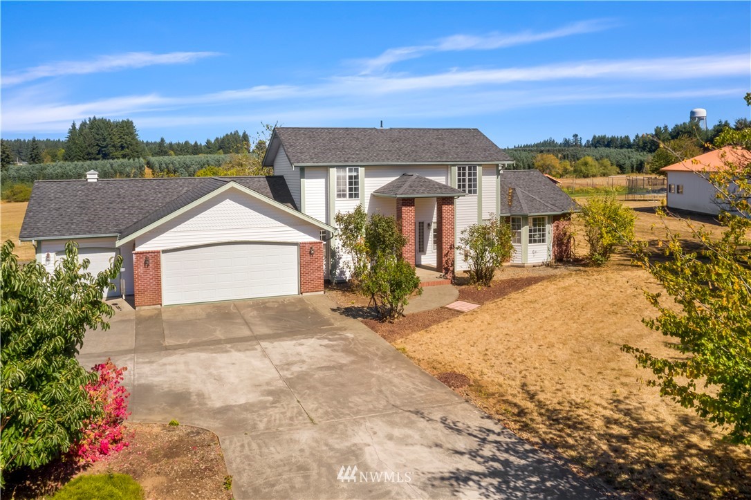 165 Conradi Road Winlock, WA 98596 - Photo 4 of 40 a front view of a house with a yard and mountain view in back