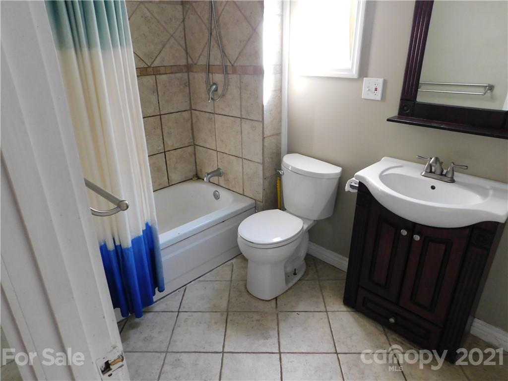 110 Blue Ridge Road Campobello, SC 29322 - Photo 17 of 26 a bathroom with a sink a toilet and bathtub