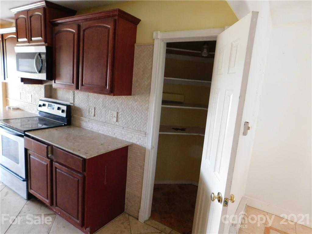 110 Blue Ridge Road Campobello, SC 29322 - Photo 9 of 26 a kitchen with a refrigerator and a stove