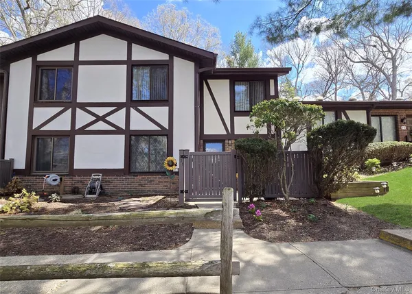 $410,000 | 71 Skyline Drive, Coram, NY 11727