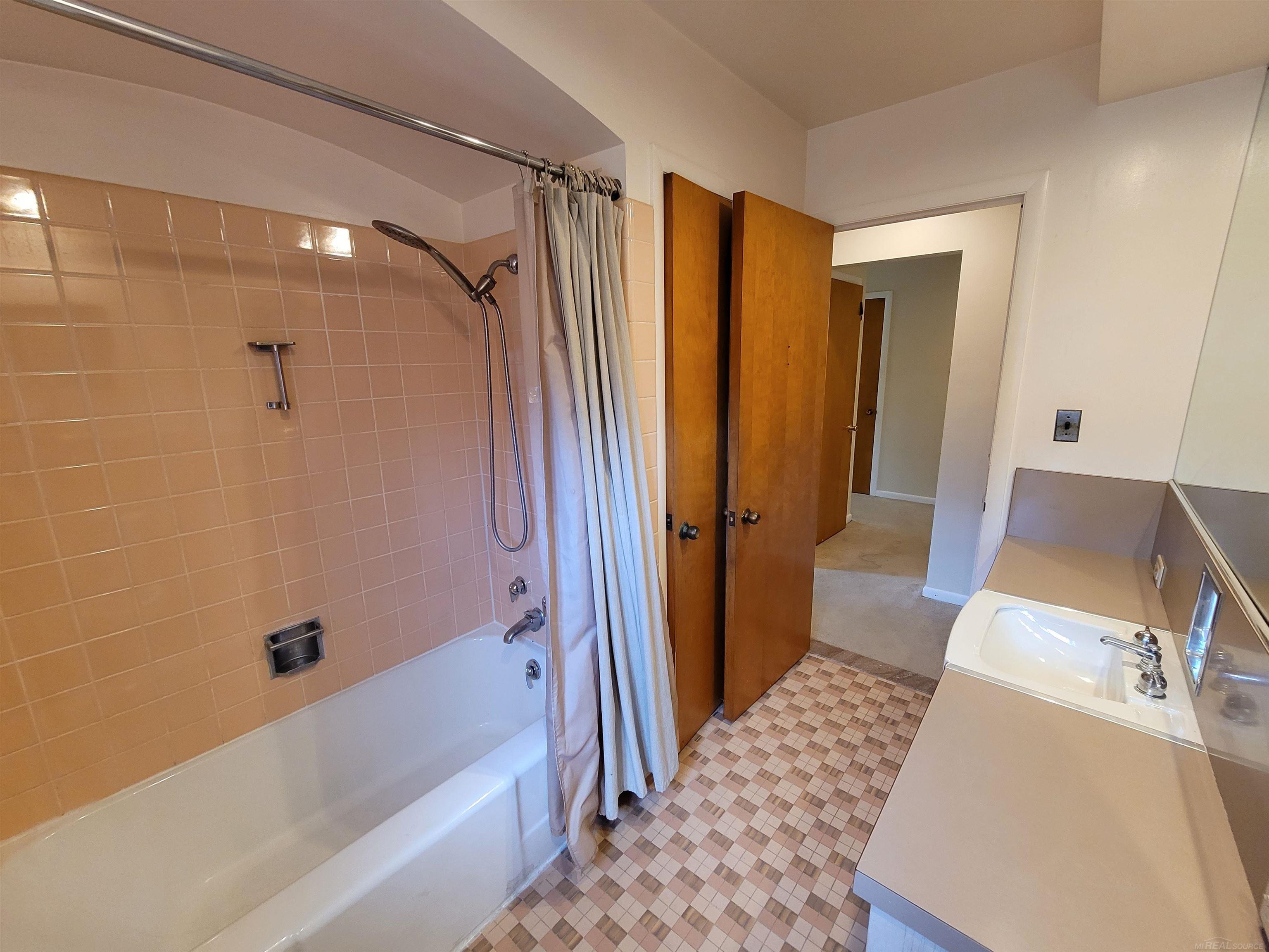 15818 Windmill Point Grosse Pointe, MI 48230 - Photo 22 of 29