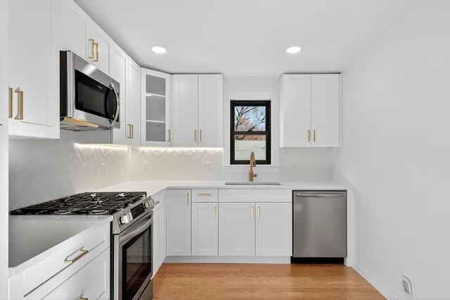 $1,950 | 167 Harrison Avenue, Unit 3, Montclair, NJ 07042