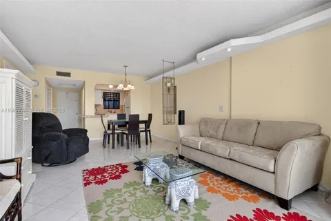 $98,500 | 6600 Royal Palm Boulevard, Unit 207B, Margate, FL 33063