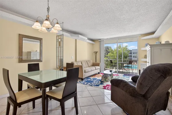 $98,500 | 6600 Royal Palm Boulevard, Unit 207B, Margate, FL 33063