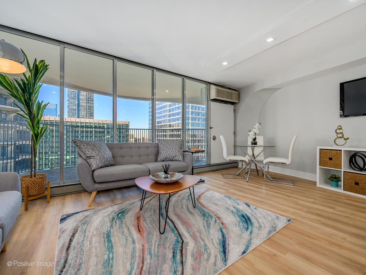 300 North State Street, Unit 5125 Chicago, IL 60654 - Photo 3 of 21