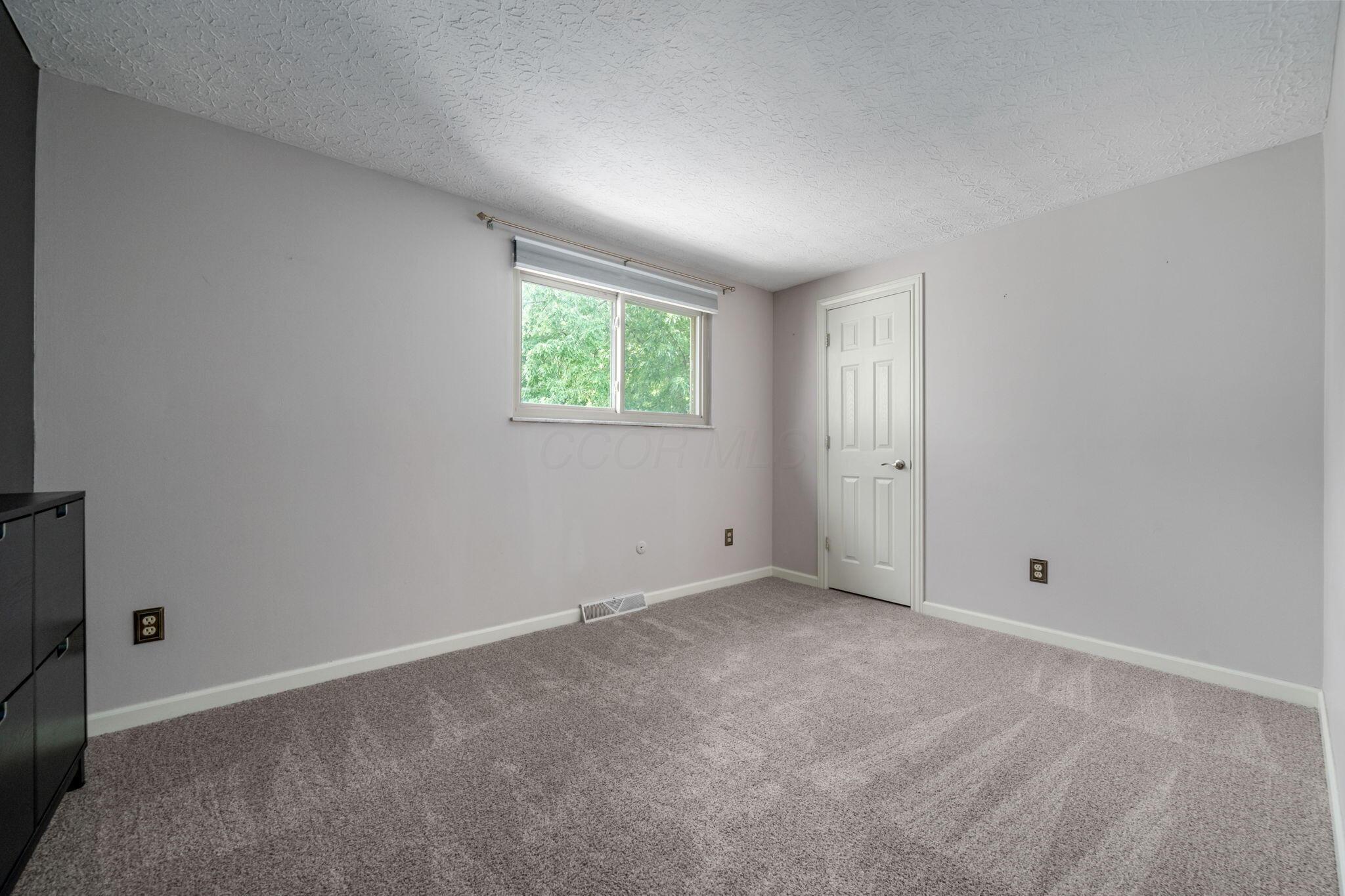 2805 Shellwick Court Columbus, OH 43235 - Photo 25 of 60 Bedroom 3