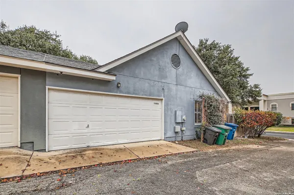 $2,650 | 16815 Brookwood, San Antonio, TX 78248