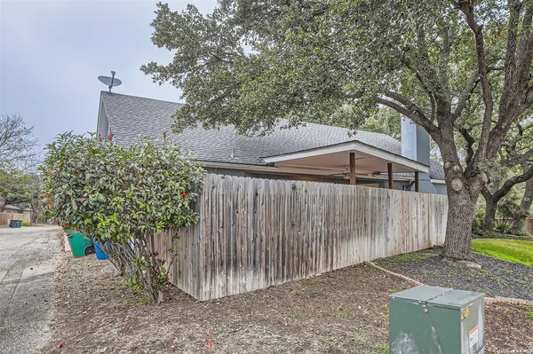 $2,650 | 16815 Brookwood, San Antonio, TX 78248