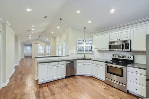 $2,650 | 16815 Brookwood, San Antonio, TX 78248