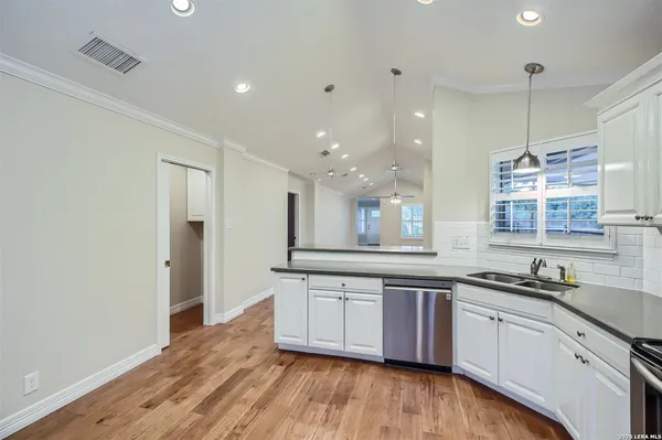 $2,650 | 16815 Brookwood, San Antonio, TX 78248