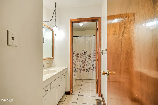 $1,400 | 1071 Okrina Drive, Unit 28, Church Hill, TN 37642