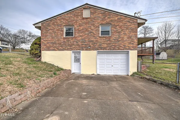 $1,400 | 1071 Okrina Drive, Unit 28, Church Hill, TN 37642