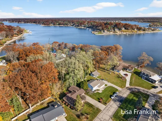 $419,900 | 16127 Harbor View Drive, Spring Lake, MI 49456