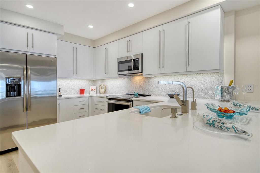 1000 Longboat Club Road, Unit 1105 Longboat Key, FL 34228 - Photo 22 of 100