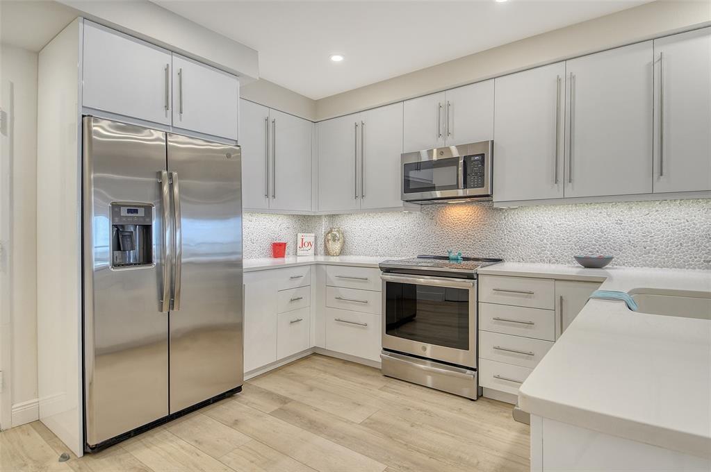 1000 Longboat Club Road, Unit 1105 Longboat Key, FL 34228 - Photo 23 of 100