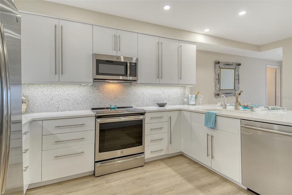 1000 Longboat Club Road, Unit 1105 Longboat Key, FL 34228 - Photo 24 of 100