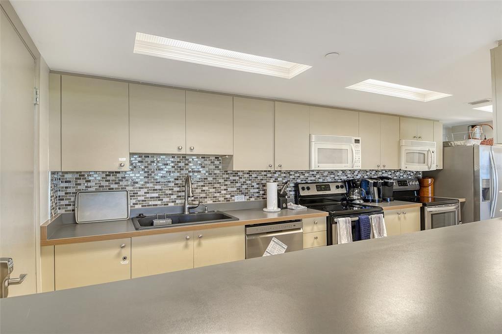 1000 Longboat Club Road, Unit 1105 Longboat Key, FL 34228 - Photo 84 of 100