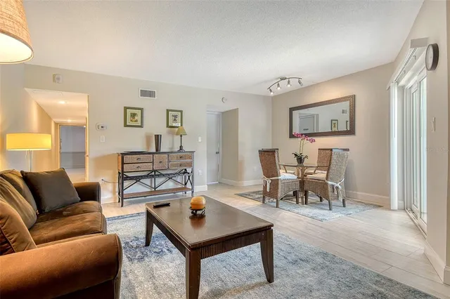 $1,075,000 | 1000 Longboat Club Road, Unit 1105, Longboat Key, FL 34228