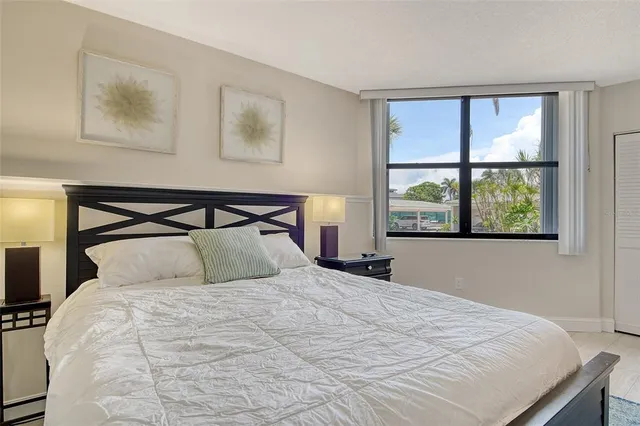 $1,075,000 | 1000 Longboat Club Road, Unit 1105, Longboat Key, FL 34228