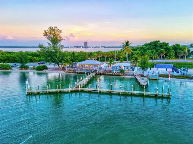 $1,075,000 | 1000 Longboat Club Road, Unit 1105, Longboat Key, FL 34228