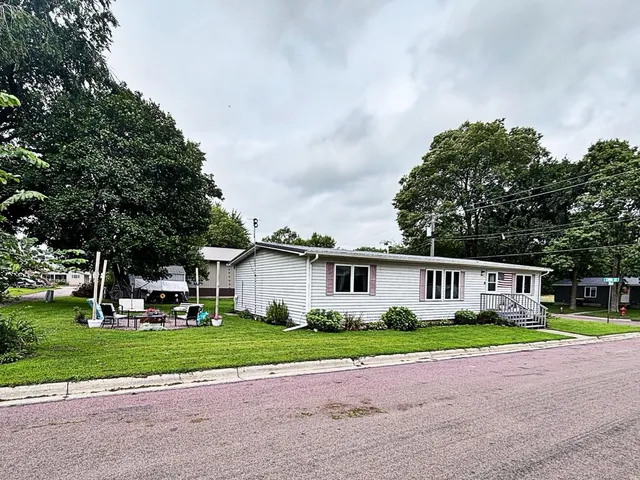 $149,900 | 112 3rd Avenue, Redwood Falls, MN 56283