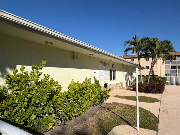 $157,900 | 100 Village Green Circle East, Unit 312, Palm Springs, FL 33461