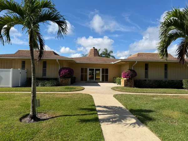 $157,900 | 100 Village Green Circle East, Unit 312, Palm Springs, FL 33461